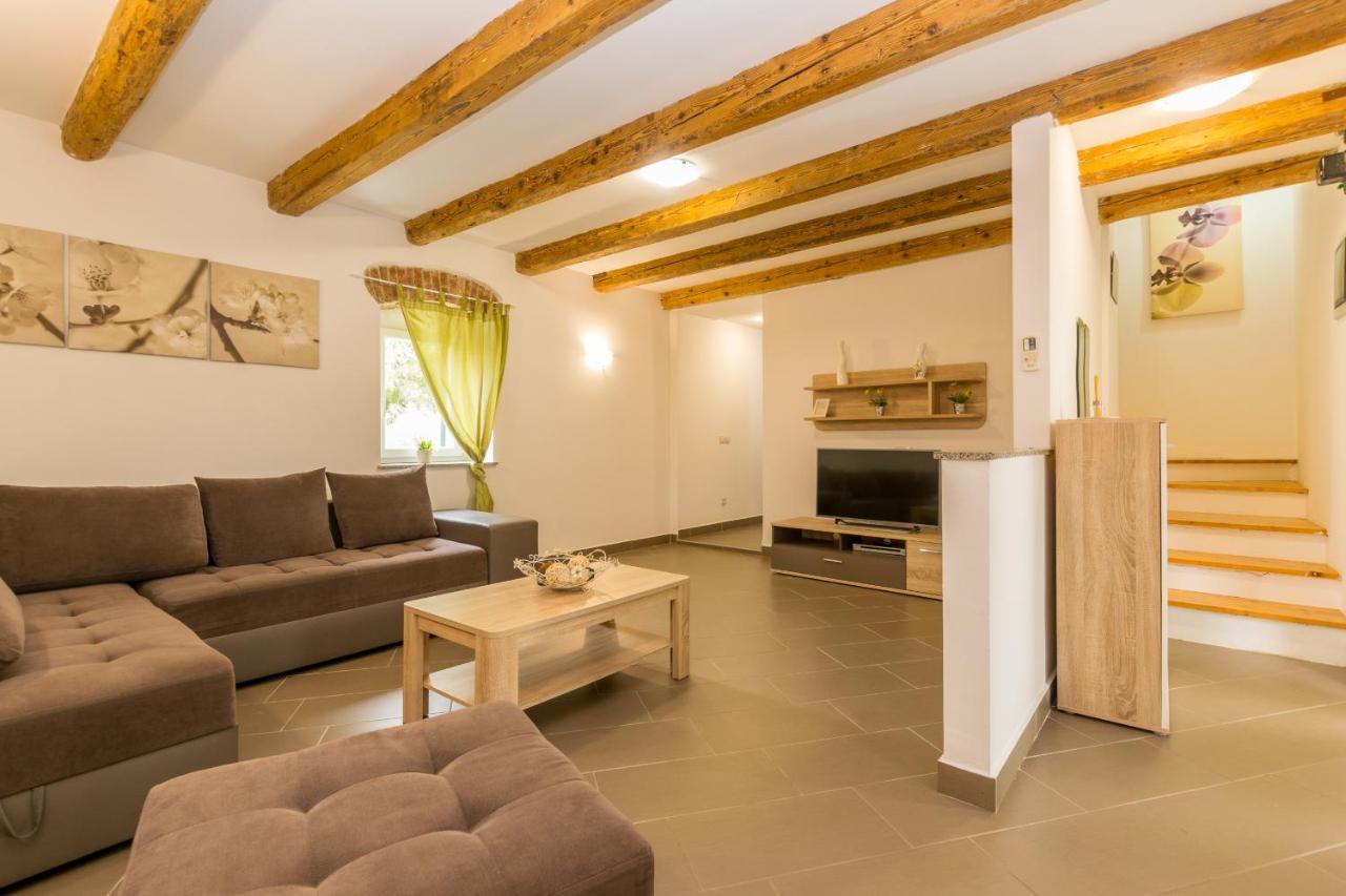 Holiday Home Olga With Pool &Pet Friendly Pula Luaran gambar