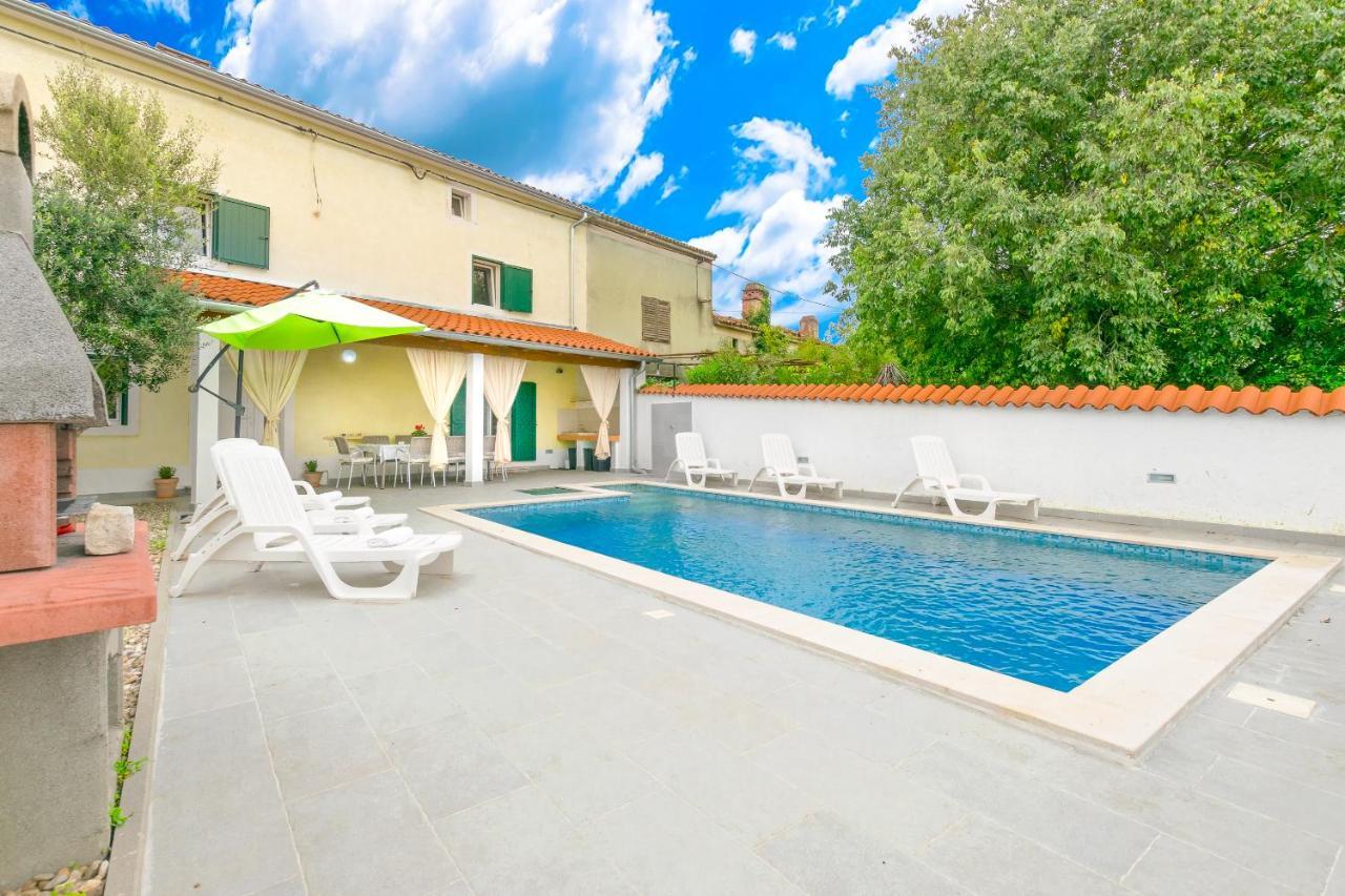 Holiday Home Olga With Pool &Pet Friendly Pula Luaran gambar