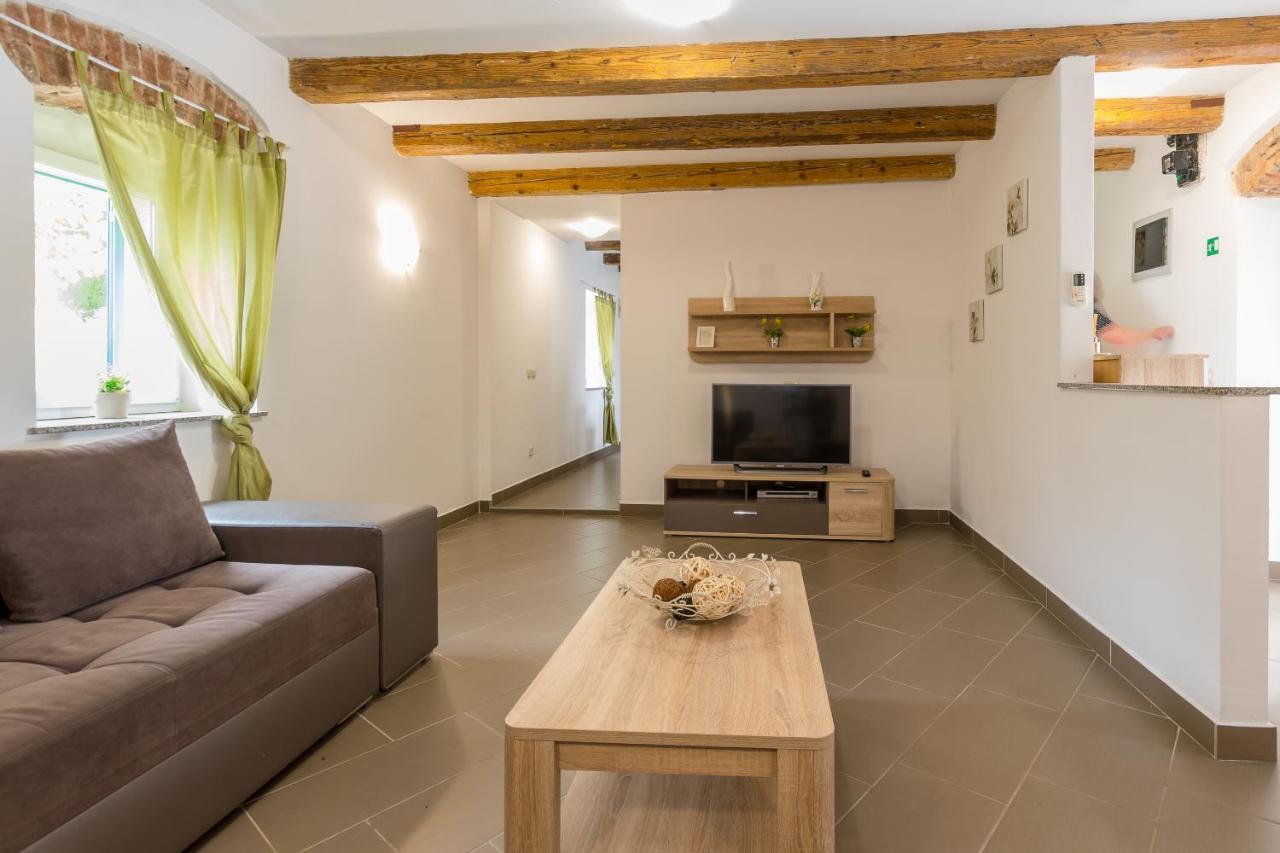 Holiday Home Olga With Pool &Pet Friendly Pula Luaran gambar