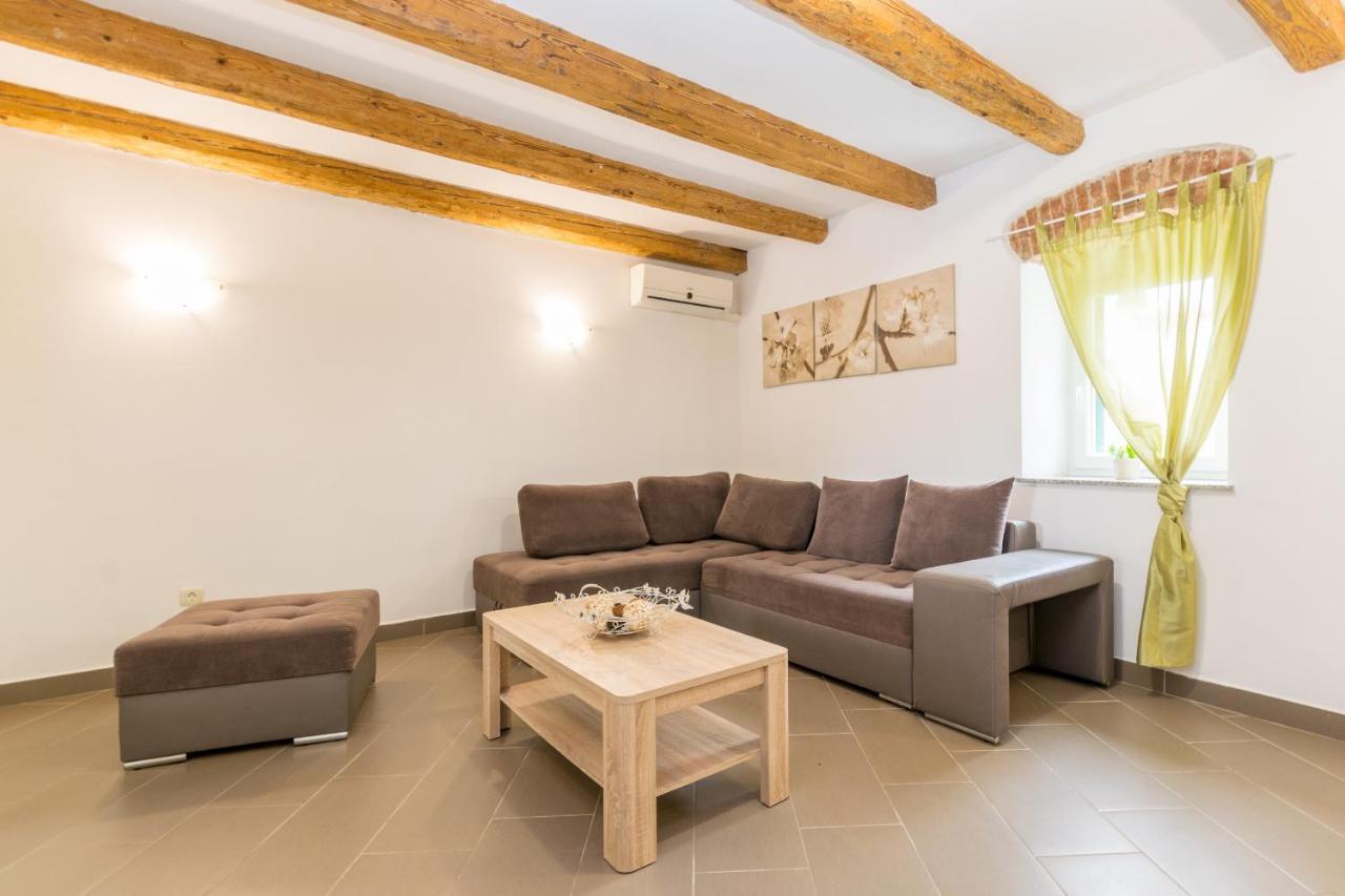 Holiday Home Olga With Pool &Pet Friendly Pula Luaran gambar