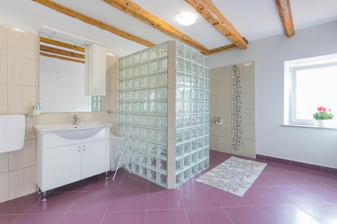Holiday Home Olga With Pool &Pet Friendly Pula Luaran gambar