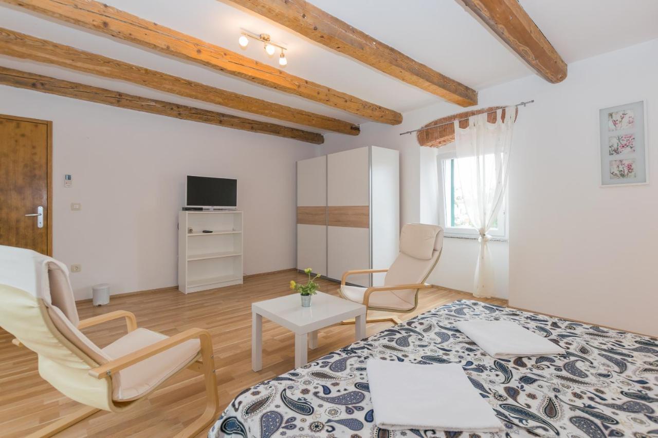 Holiday Home Olga With Pool &Pet Friendly Pula Luaran gambar
